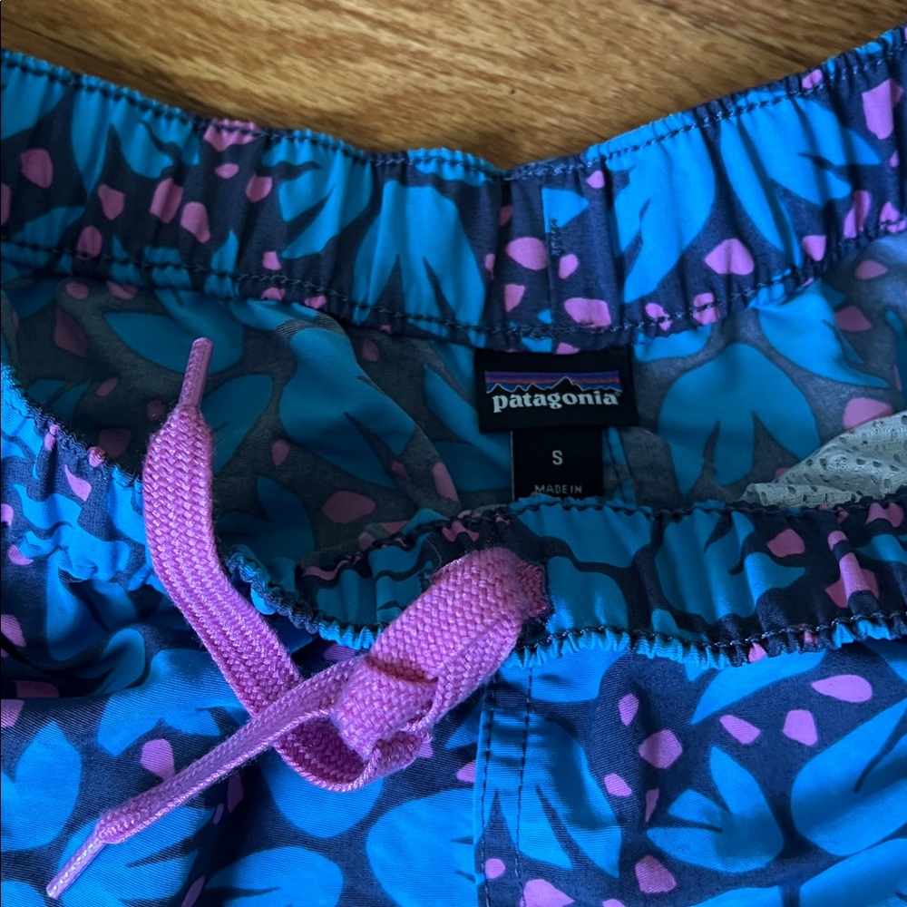 Patagonia Blue Floral Women's Athletic Shorts - Picture 4 of 8